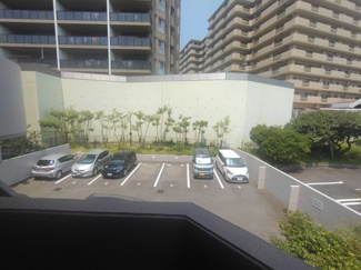 【展望】 | 北側バルコニー前面は駐車場になっているため開放感のある眺望です