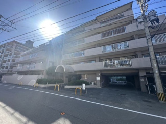 【外観】 | 大橋駅まで徒歩7分。学校も徒歩圏内なのでお子様のいるファミリーにもおすすめです