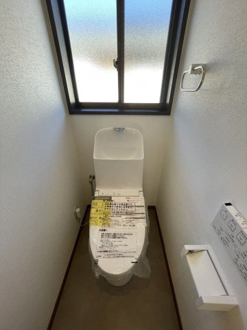 【トイレ】 | 宗像市緑町　戸建て | 2階のトイレ。各階にトイレがあるので来客時や大家族でも安心ですね