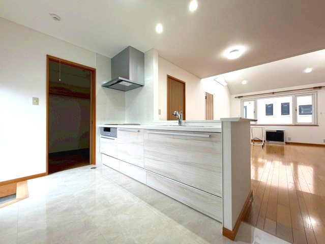 江別市大麻東町の居間・リビング|開放感のある明るいリビング！