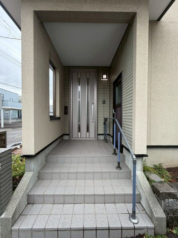 江別市大麻東町の玄関|外側から見た玄関！
