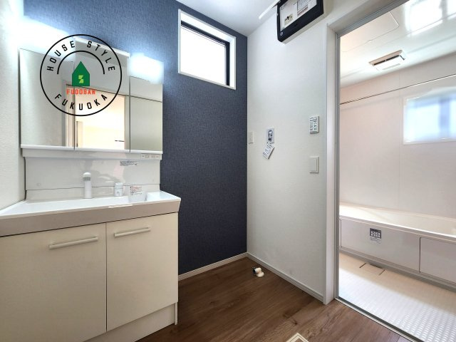 福岡市中央区笹丘1丁目第3-3棟（2号棟）の内観：施工例|ゆとりの洗面スペースで朝の身支度もスムーズに。暮らしを快適に変えるシャワー付洗面台です！