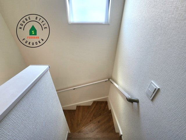 福岡市中央区笹丘1丁目第3-3棟（2号棟）の内観：施工例|階段からも明るい光が入ります。採光や通風も階段の重要な役割です。