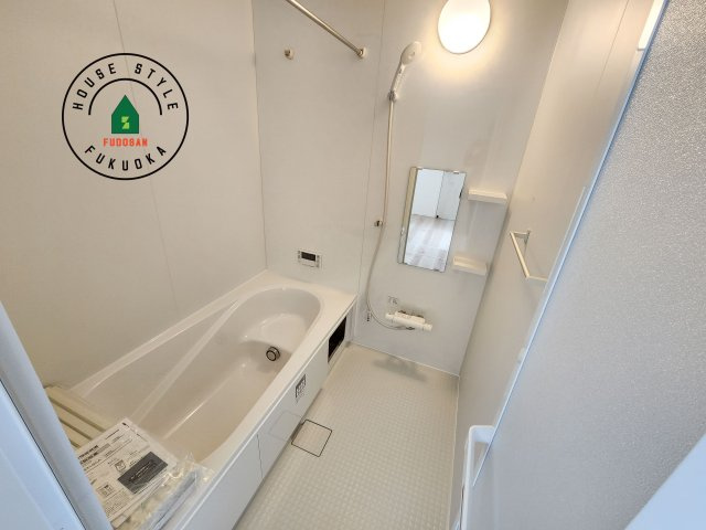 糟屋郡須恵町大字須恵第22-1棟（1号棟）の浴室|1日の疲れを癒してくれる広々バスルーム。雨の日のお洗濯にも大活躍な浴室乾燥機付です！