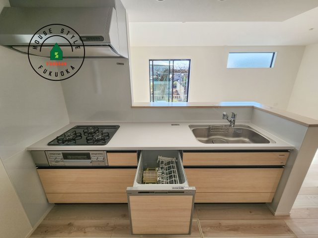 糟屋郡須恵町大字須恵第22-1棟（1号棟）のキッチン|キッチン。グリル・食器洗い乾燥機・浄水器も完備。