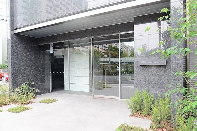 ステージグランデ大島のエントランス