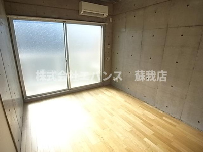 【居間・リビング】 | カーサトリプルエー | こちらのリビングで趣味の時間をお楽しみください