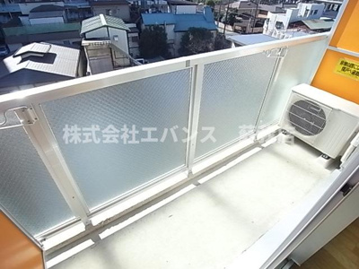 【バルコニー】 | カーサトリプルエー | 外からの目が気にならないバルコニーで洗濯物が干せます