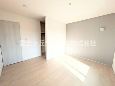 【寝室】 | 湖西市新居町中之郷 2期 新築一戸建て 1号棟 | 寝室です