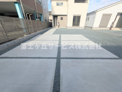 【駐車場】 | 湖西市新居町中之郷 2期 新築一戸建て 1号棟 | ３台駐車可能です