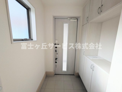 【玄関】 | 湖西市新居町中之郷 2期 新築一戸建て 1号棟 | 玄関です