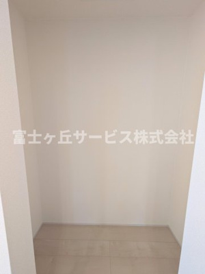 【収納】 | 湖西市新居町中之郷 2期 新築一戸建て 2号棟 | キッチン横の収納です