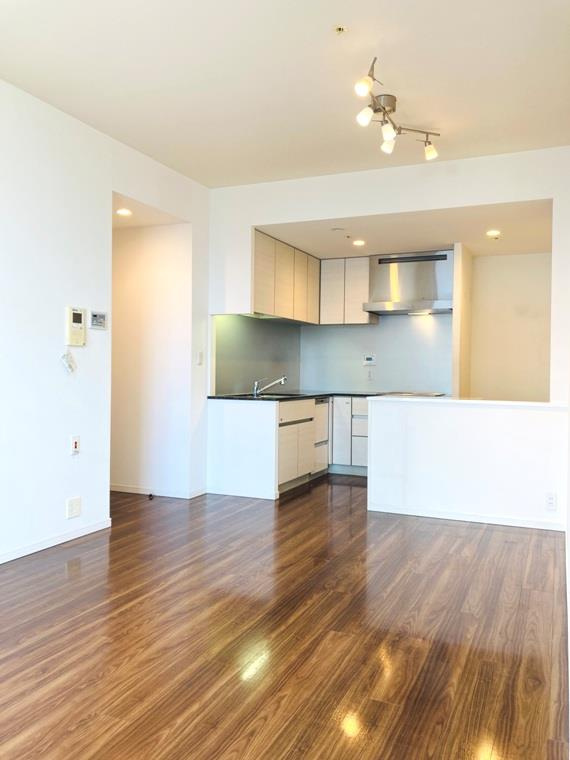 ＴＨＥ　ＴＯＹＯＳＵ　ＴＯＷＥＲの居間・リビング