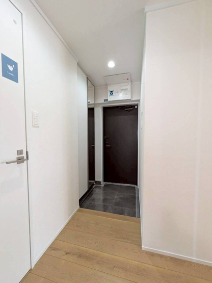 【玄関】 | ライオンズマンション香住ヶ丘 | 玄関には収能力の高いシューズボックスと姿見までセットされています