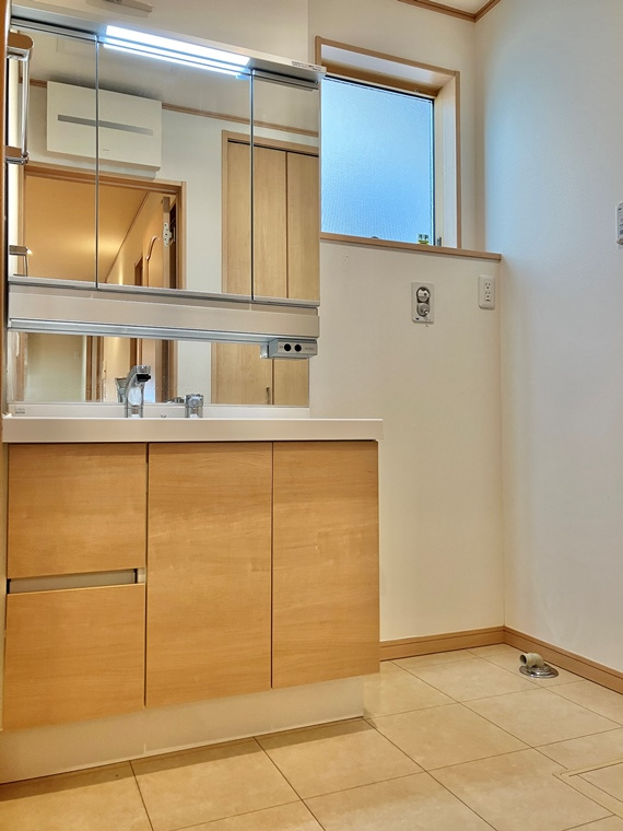 松代戸建の洗面所