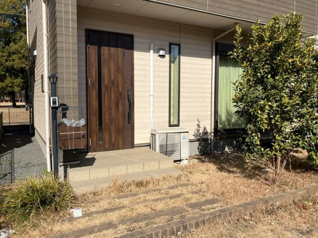 松代戸建のエントランス