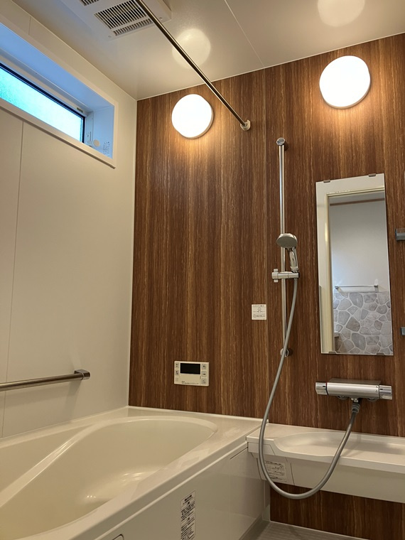 松代戸建の浴室