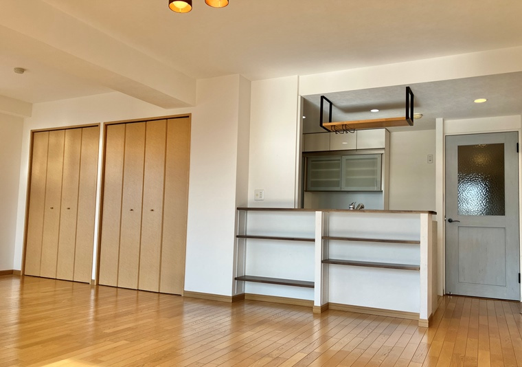 クイーンズパレス東戸塚の居間・リビング