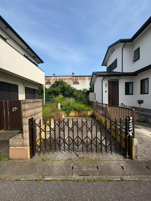 宇都宮市岩曽町　5DK　中古住宅の駐車場