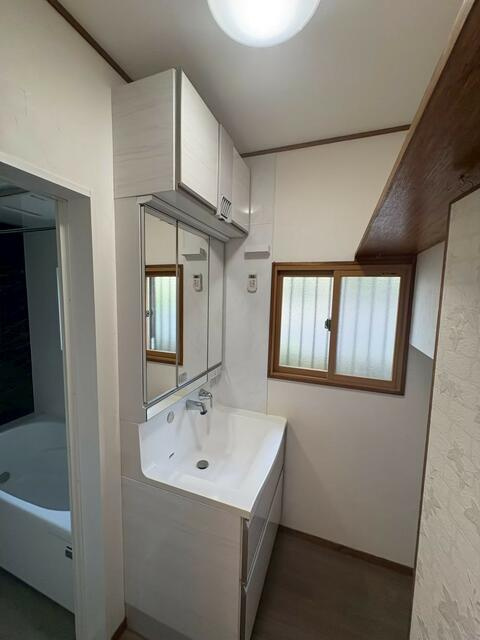 宇都宮市岩曽町　5DK　中古住宅の独立洗面台