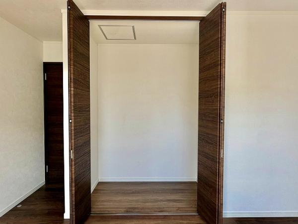 宇都宮市上野町　4ＬＤＫ　中古住宅の収納|「２階洋室２」収納