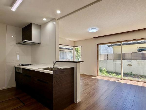 宇都宮市上野町　4ＬＤＫ　中古住宅の居間・リビング|「LDK」開放感良好