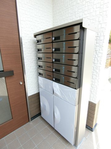 リブリ・インベスト府中のエントランス