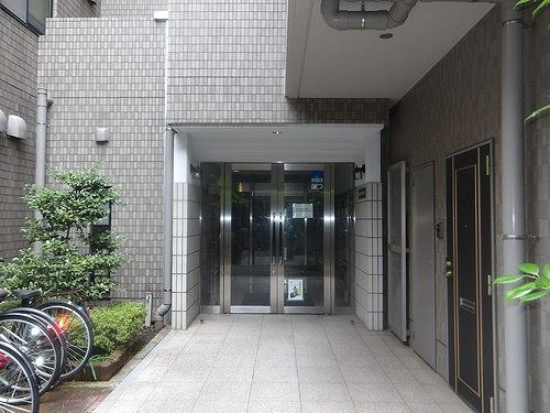 リヴィエルバーグ西大島のエントランス|エントランス外観　※2025年6月撮影