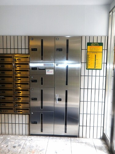 リヴィエルバーグ西大島の設備|宅配BOX　※2025年6月撮影