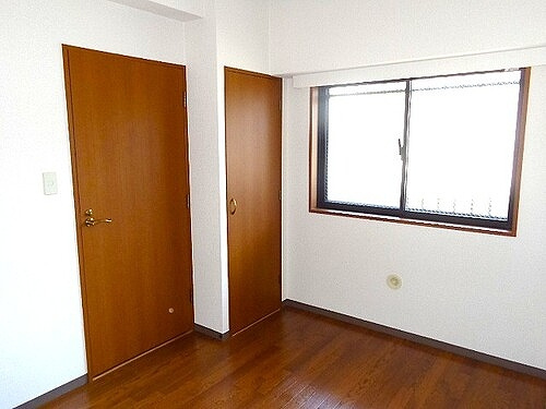 リヴィエルバーグ西大島のその他|洋室約5.4畳　※前回募集時2015年5月撮影