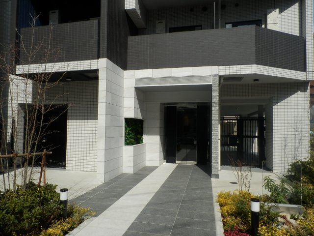 DIPS亀有駅前のエントランス