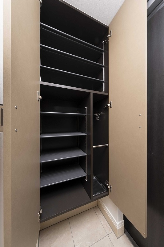 エンクレスト天神LINKの玄関