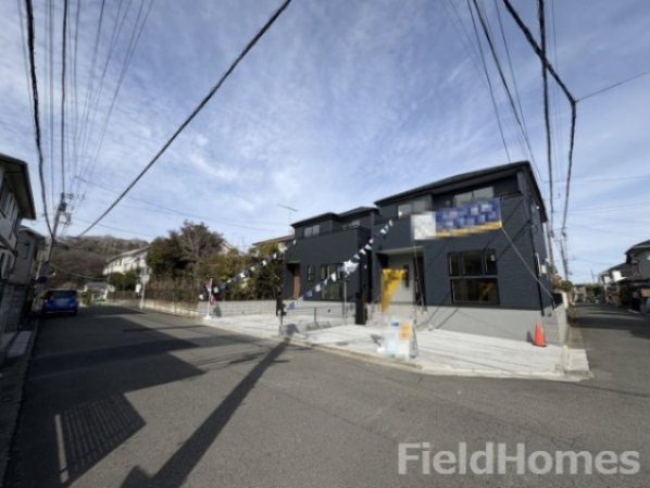 伊勢原市高森台3丁目新築戸建て　１号棟の前面道路含む現地写真|前面道路含む現地写真です。