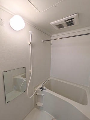 浴室は独立仕様・便利な乾燥機能付★