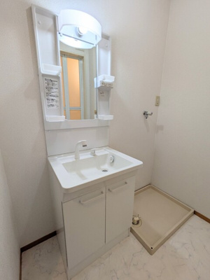 2面採光・エアコン付　6.8帖の洋室