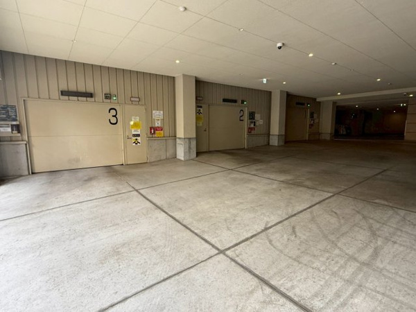 【駐車場】 | 全て大型車に対応した120代収納の駐車場。リングシャッターで防犯にも配慮しました♪