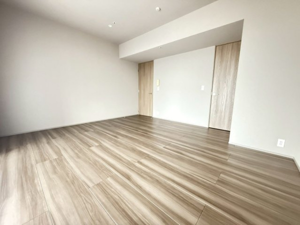 【洋室】 | 11.5帖の洋室♪大容量のウォークインクローゼットがございます♪