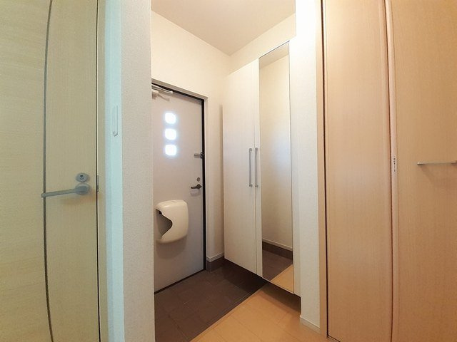 ドムス・ウィスタリアⅠの玄関|玄関です