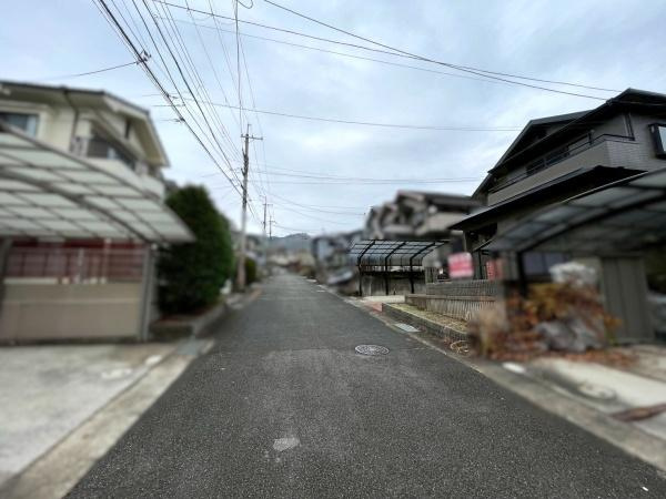 橋本市光陽台1丁目　中古戸建の前面道路含む現地写真