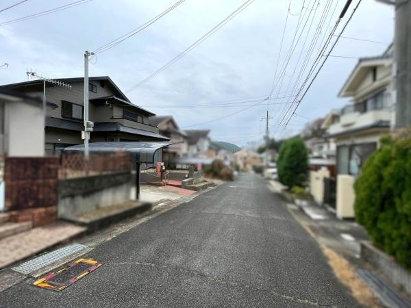 橋本市光陽台1丁目　中古戸建の前面道路含む現地写真