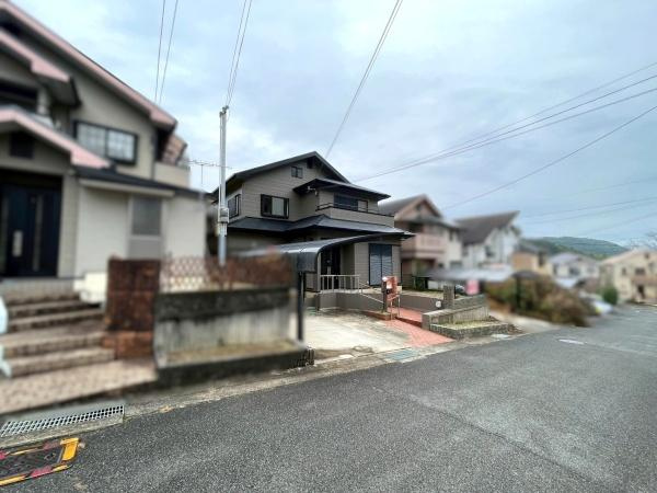 橋本市光陽台1丁目　中古戸建の前面道路含む現地写真