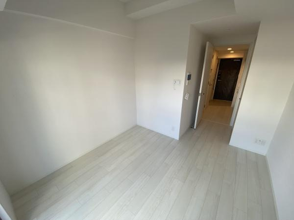 エスリード大阪リエートのエントランス|洋室