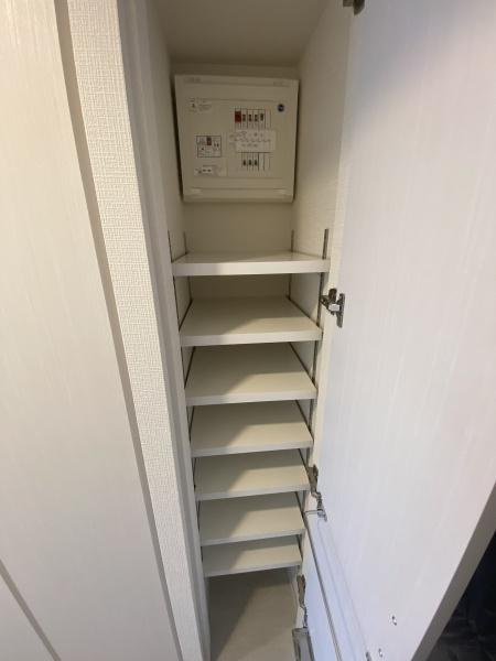 エスリード大阪リエートの玄関|シューズボックス付き