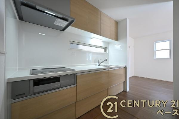 ファーストタウン結崎 ／新築一戸建のキッチン|■現地撮影写真■収納スペース豊富でキッチン周りもスッキリ快適！