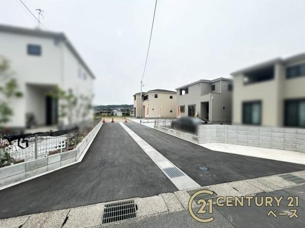 リーブルガーデン龍田 ２号棟 ／新築一戸建の前面道路含む現地写真|■現地撮影写真■前面道路は広々約５ｍでお車の出し入れも楽々！