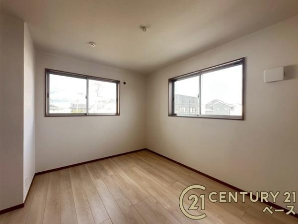 大和高田市田井　一戸建の洋室|■現地撮影写真■２面採光で明るい洋室です！