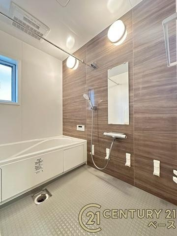 大和高田市田井　一戸建の浴室|■現地撮影写真■ゆったりしたサイズの浴室！足を伸ばしての入浴は疲れも癒してくれます！