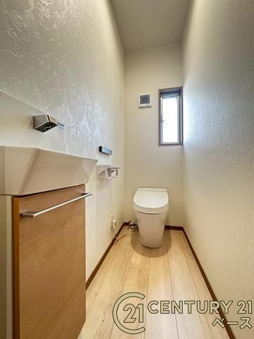 大和高田市田井　一戸建のトイレ|■現地撮影写真■１・２階ともに清潔感ある綺麗なお手洗を完備！