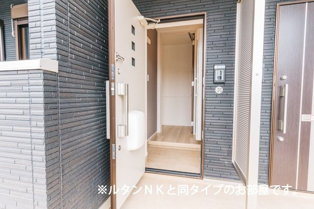 別府町アパートの玄関