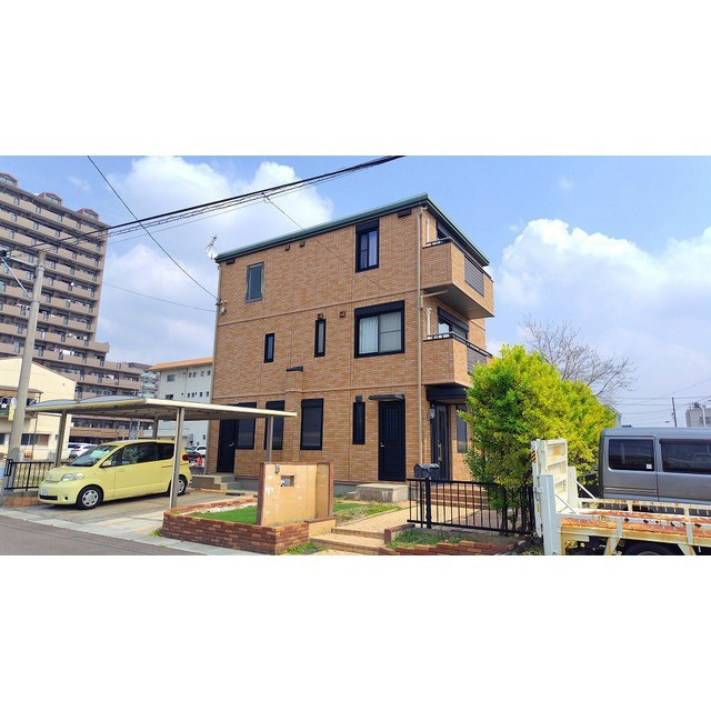 茜部菱野貸家の外観
